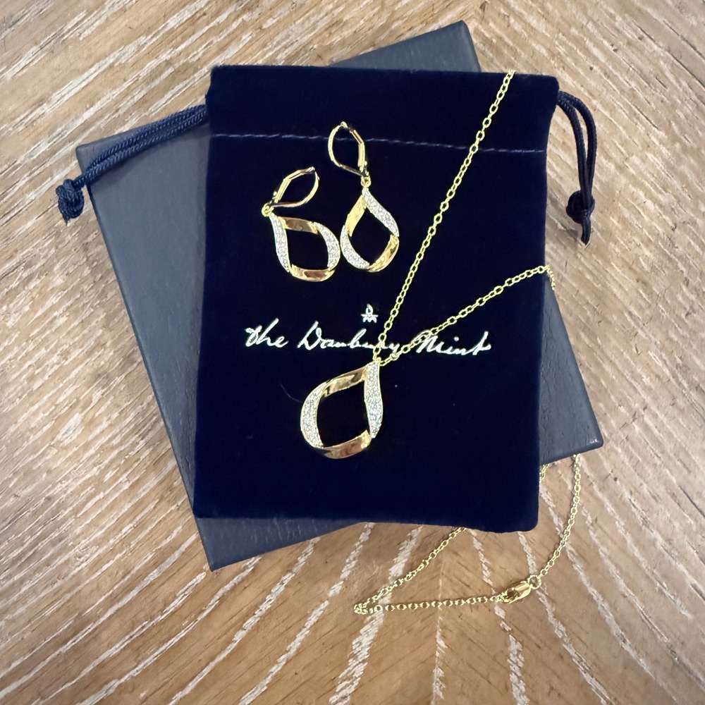 NIB Danbury Mint Diamonisse Gold Teardrop Necklace & Earring Set